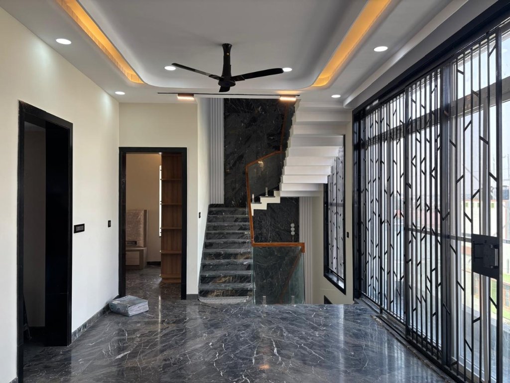 Mr & Mrs Sreesha Residence Bangalore Upper Living and Cantilever Stairs